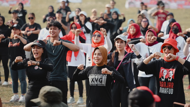 Atikoh Ganjar Senam Pagi Bareng Warga Karawang: Olahraga Bikin Sehat, Produktif dan Kuatkan Keluarga