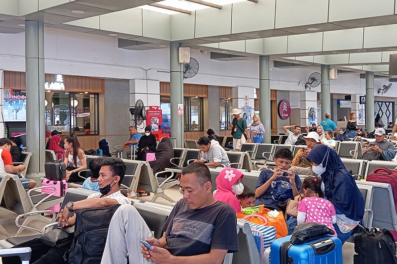 Suasana Ramai Stasiun Pasar Senen Jelang Libur Natal dan Tahun Baru 2024 - Bagian 4