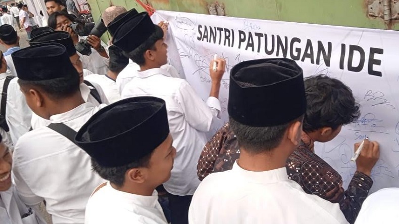 Ratusan Santri di Garut Titip Aspirasi ke Mahfud MD, Fasilitas Internet hingga Lapangan Kerja