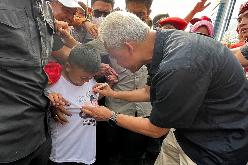 Ganjar Keliling Bekasi, Sarapan Nasi Uduk Sambil Serap Aspirasi Pedagang hingga Pengamen - Bagian 5
