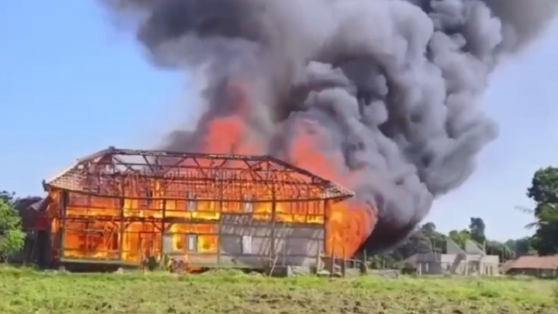Ponpes Salafi Miftahul Ulum Lebak Terbakar, Puluhan Kamar Santri Ludes