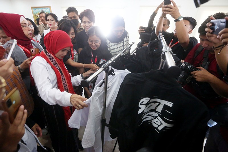 Siti Atikoh Gunakan Bahasa Isyarat Berbincang dengan Disabilitas - Bagian 4