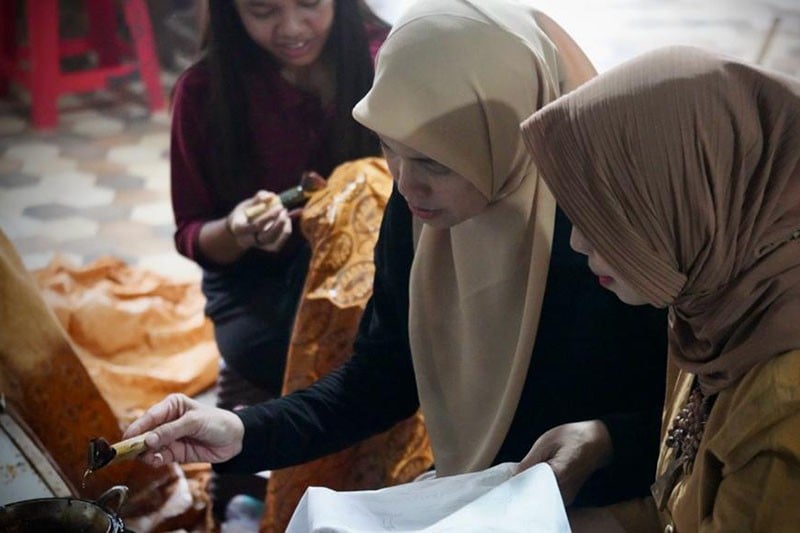 Momen Siti Atikoh Membatik di Semarang - Bagian 2