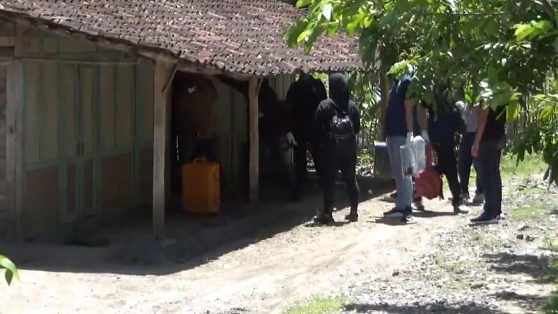 Terduga Teroris di Paron Ngawi Ditangkap Densus 88 usai Antarkan Anak ke Sekolah