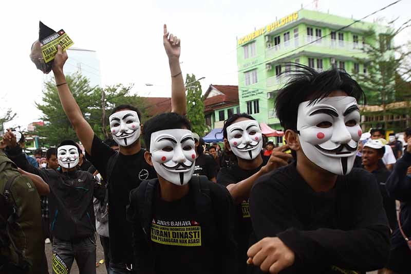 Aksi Mahasiswa Tolak Dinasti Politik dan Pelanggaran HAM Meluas ke Makassar - Bagian 2