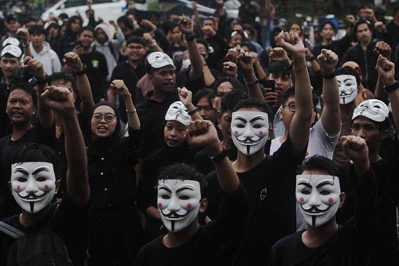 Aksi Mahasiswa Tolak Dinasti Politik dan Pelanggaran HAM Meluas ke Makassar - Bagian 3