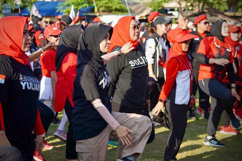 Siti Atikoh Bakar Semangat Ibu-ibu Kota Madiun Menangkan Ganjar-Mahfud - Bagian 2