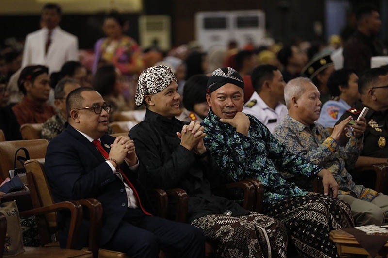 Hadiri Dies Natalis ke-74 UGM, Ganjar Minta Perguruan Tinggi Optimalkan Bonus Demografi - Bagian 3
