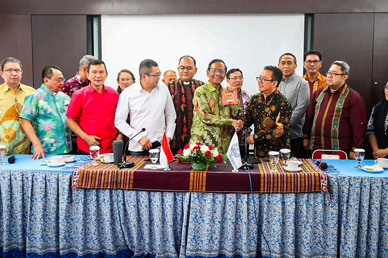 Mahfud MD Ditemani HT Silaturahmi dengan Ketua Persekutuan Gereja Indonesia - Bagian 1