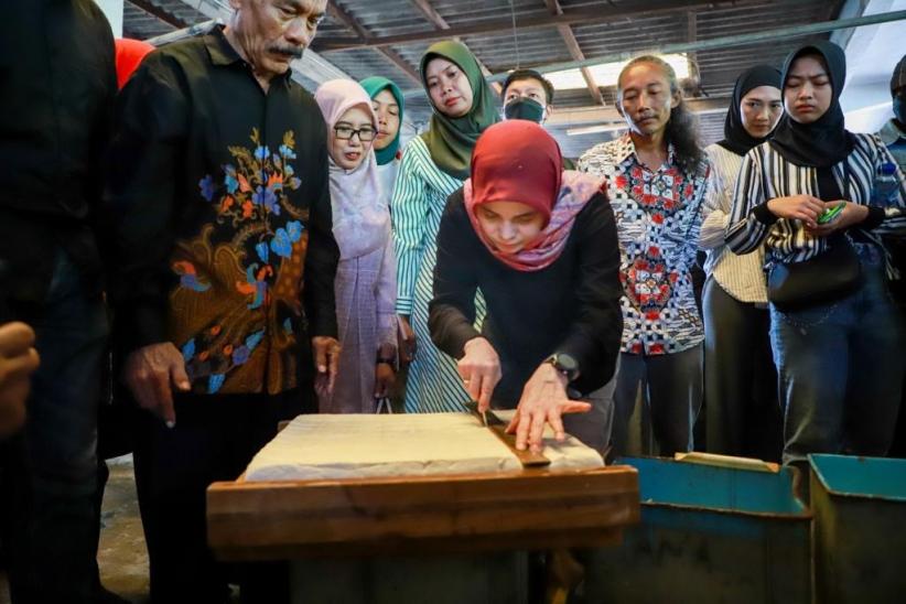 Siti Atikoh Bicara Pentingnya Kedaulatan Kedelai saat Menemui Pengrajin Tahu di Gresik - Bagian 2