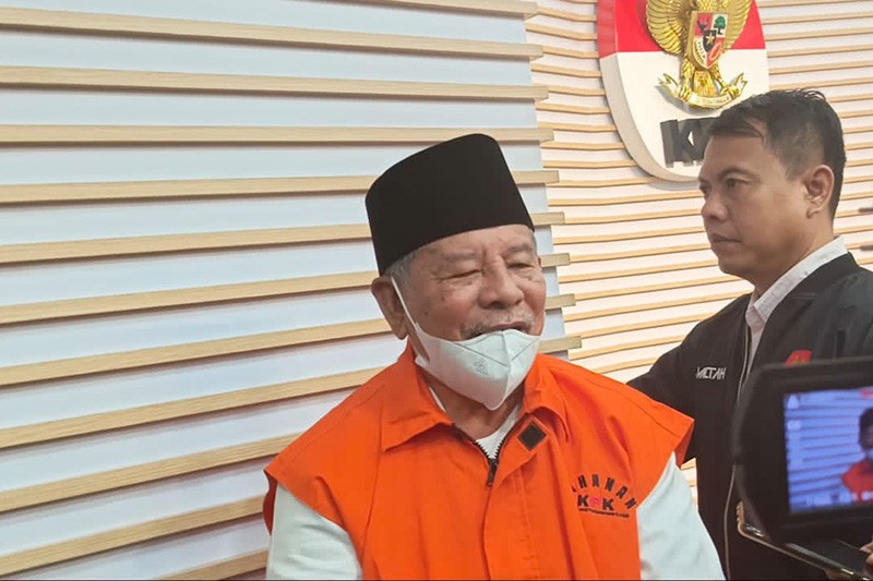 Tampang Gubernur Maluku Utara Tersenyum Kena OTT KPK - Bagian 3