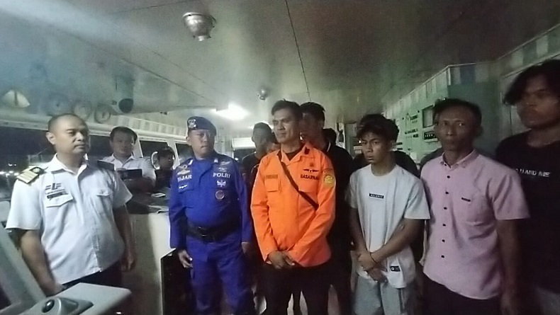title Daftar 13 Kru KM Vision Global yang Selamat Dibawa ke Pelabuhan Bima, 8 Orang Hilang Daftar 13 Kru KM Vision Global yang Selamat Dibawa ke Pelabuhan Bima, 8 Orang Hilang
