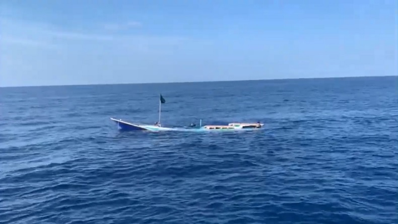 Kapal Angkut Kopra Tenggelam usai Mati Mesin di Selayar, Begini Nasib 8 ABK