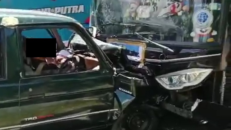 Tragis, Mobil Patroli Polsek Patuk Adu Banteng dengan Truk saat Bawa Korban Kecelakaan