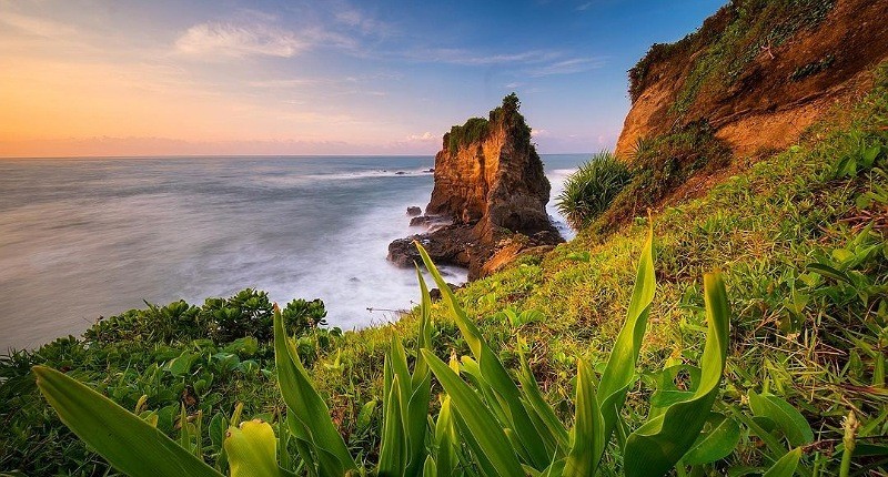 title 3 Tempat Wisata di Jalur Pantai Selatan Kebumen yang Lagi Hits, Nomor 2 Bikin Takjub! 3 Tempat Wisata di Jalur Pantai Selatan Kebumen yang Lagi Hits, Nomor 2 Bikin Takjub!