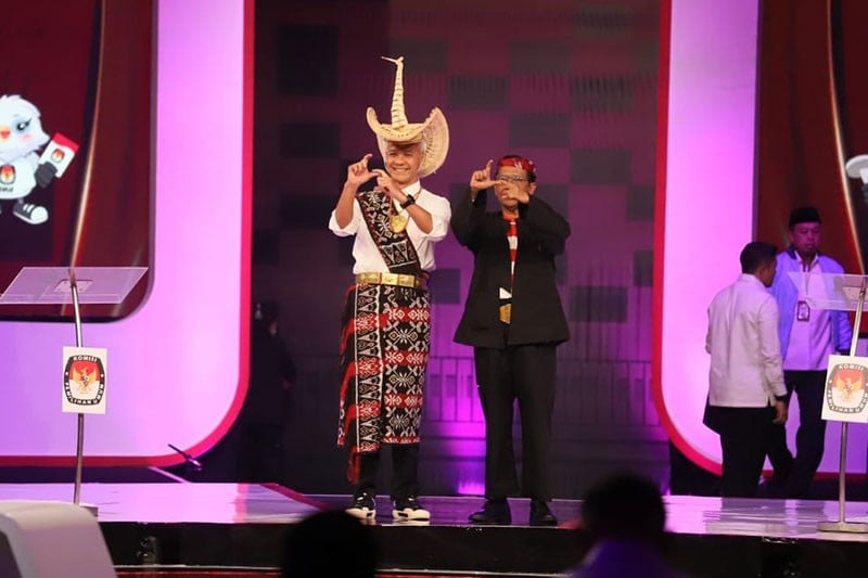 Momen Ganjar-Mahfud Salam Sat-set Tas-Tes dengan Bahasa Isyarat - Bagian 1