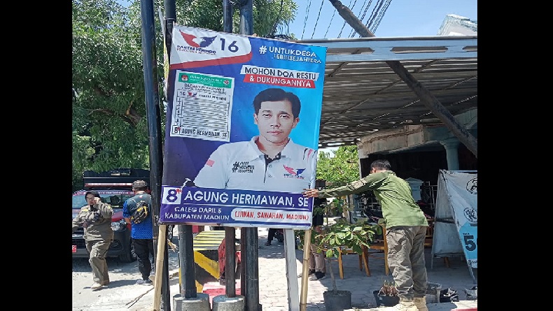 Oknum Satpol PP Madiun Copoti APK Partai Perindo Tanpa Rekomendasi Bawaslu
