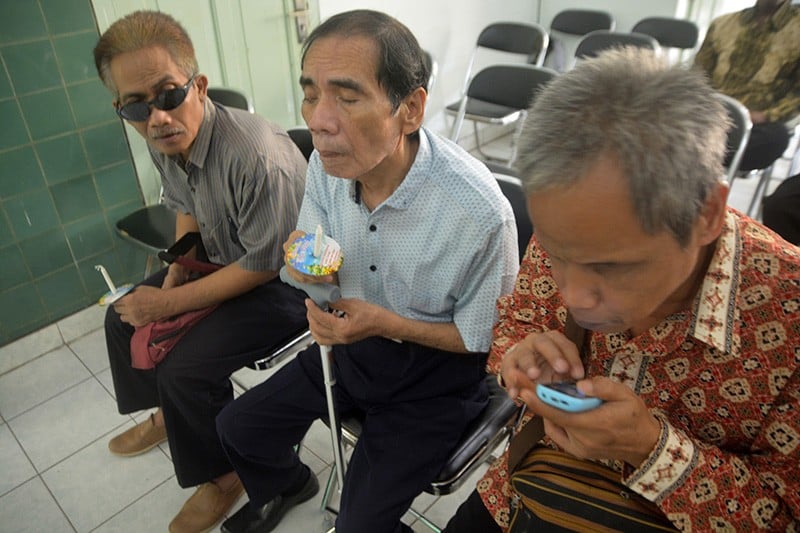 Penyandang Tunanetra Ibadah Perayaan Natal di Semarang dengan Khidmat - Bagian 3