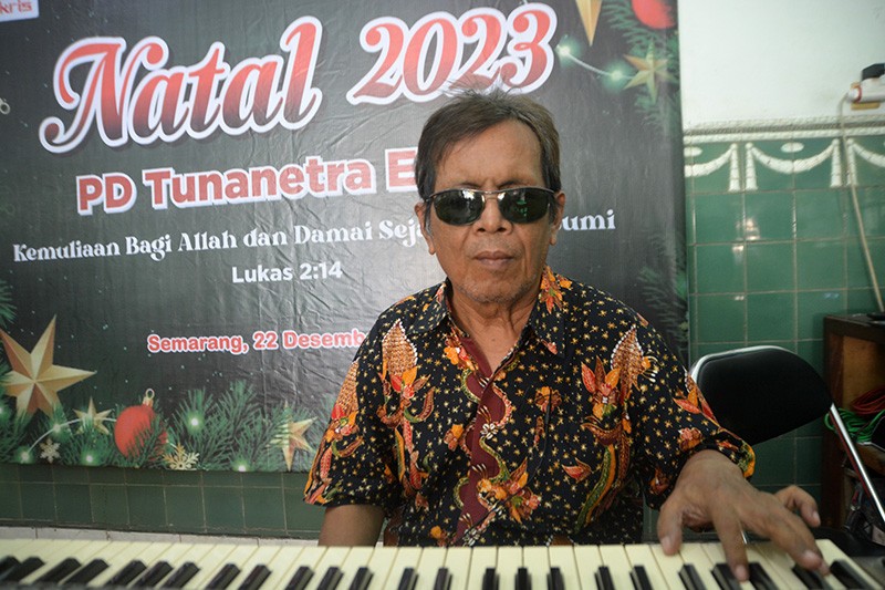 Penyandang Tunanetra Ibadah Perayaan Natal di Semarang dengan Khidmat - Bagian 4