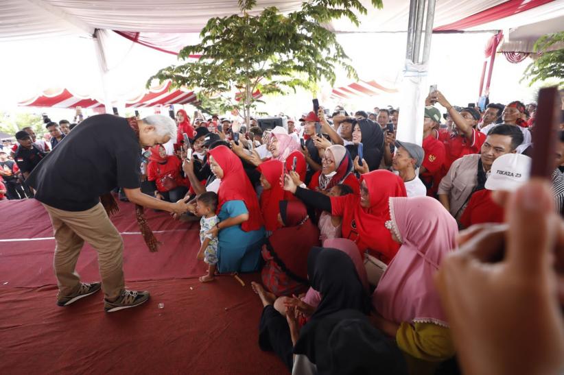 Ganjar Disambut Antusias Warga Majalengka saat Bawa Program KTP Sakti - Bagian 1