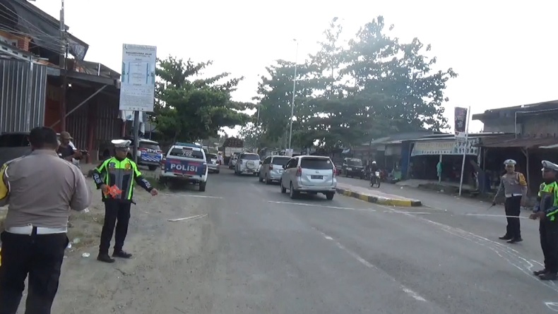 Pemotor Terseret Mobil Pikap di Mamuju Tengah, Ibu dan Anak Dilarikan ke RS