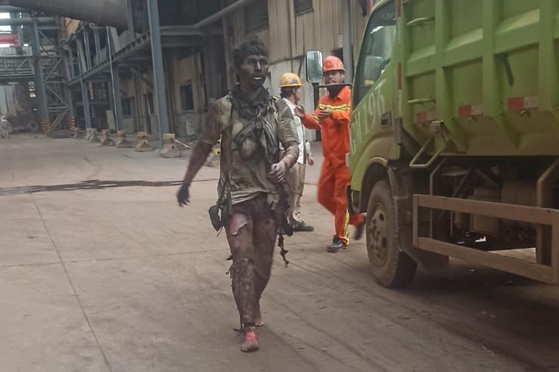 Sejumlah Pekerja Melompat dari Gedung Selamatkan Diri saat Ledakan Tungku Smelter di Morowali - Bagian 7