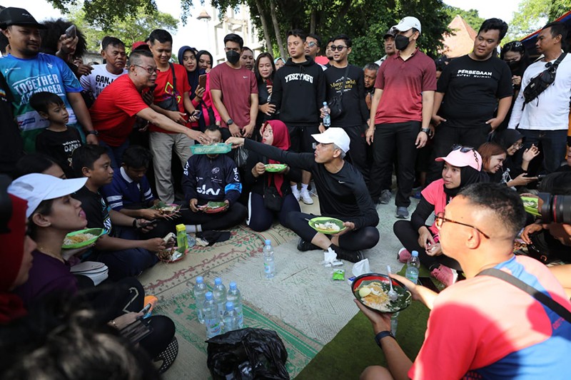 Ganjar Pranowo Ikut Menari Reog Ponorogo saat Car Free Day di Solo - Bagian 6