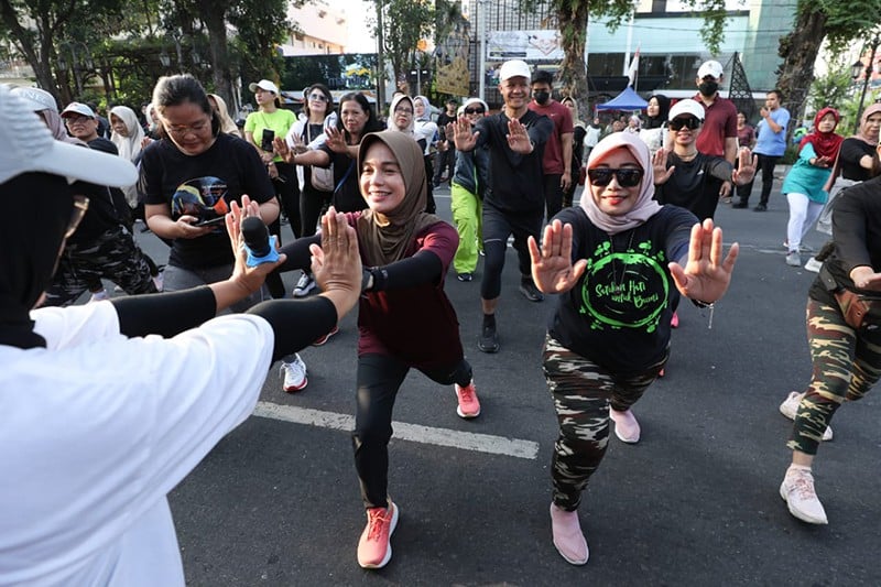 Ganjar Pranowo Ikut Menari Reog Ponorogo saat Car Free Day di Solo - Bagian 3