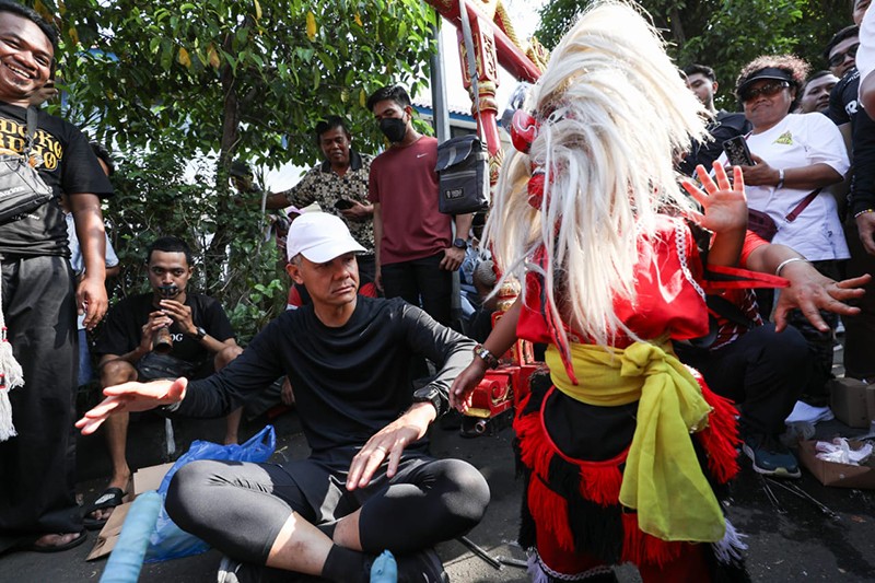 Ganjar Pranowo Ikut Menari Reog Ponorogo saat Car Free Day di Solo - Bagian 1