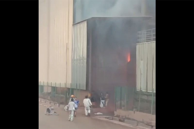 Sejumlah Pekerja Melompat dari Gedung Selamatkan Diri saat Ledakan Tungku Smelter di Morowali - Bagian 3