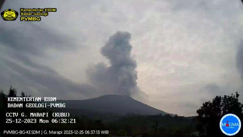 Gunung Marapi Erupsi Hari Ini, Kolom Abu Setinggi 800 Meter dari Atas Puncak