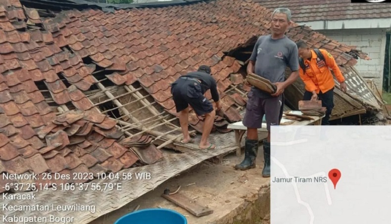 2 Rumah Di Bogor Rusak Diterjang Hujan Angin Warga Mengungsi