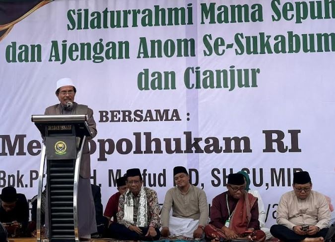Ratusan Mamah Sepuh dan Ajengan Anom Sukabumi-Cianjur Doakan Mahfud MD jadi Wapres