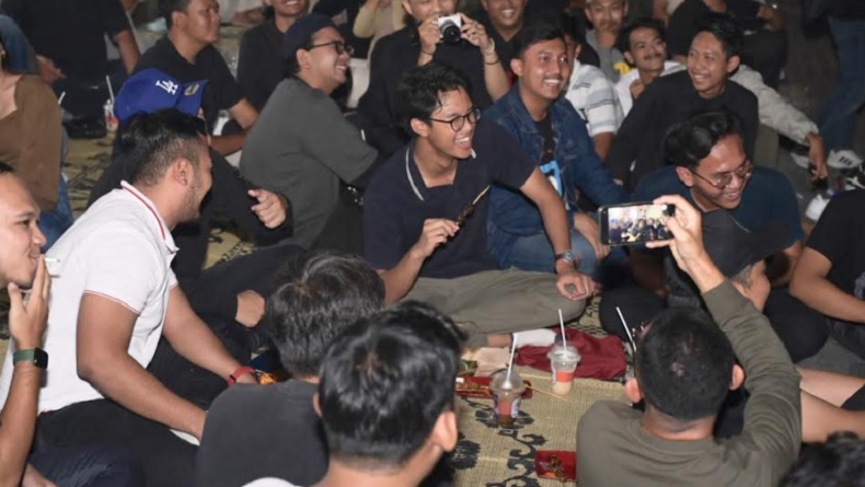Liburan Akhir Tahun di Solo, Alam Ganjar Kumpul Bersama Komunitas di Kawasan Slamet Riyadi