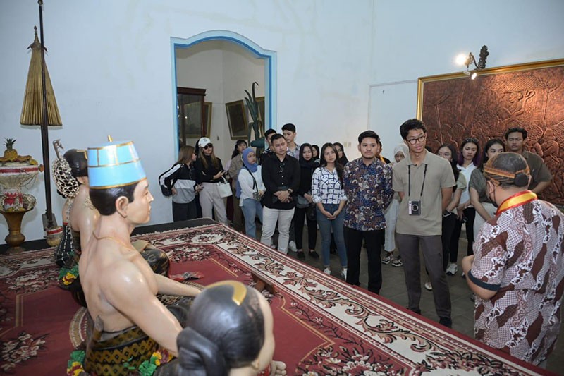 Alam Ganjar Harap Lebih Banyak Anak Muda Lestarikan Budaya Leluhur - Bagian 1