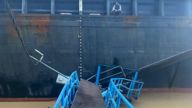 Dermaga PDAM di Muaro Jambi Rusak Parah Dihantam Kapal Tugboat Berbendera Malaysia