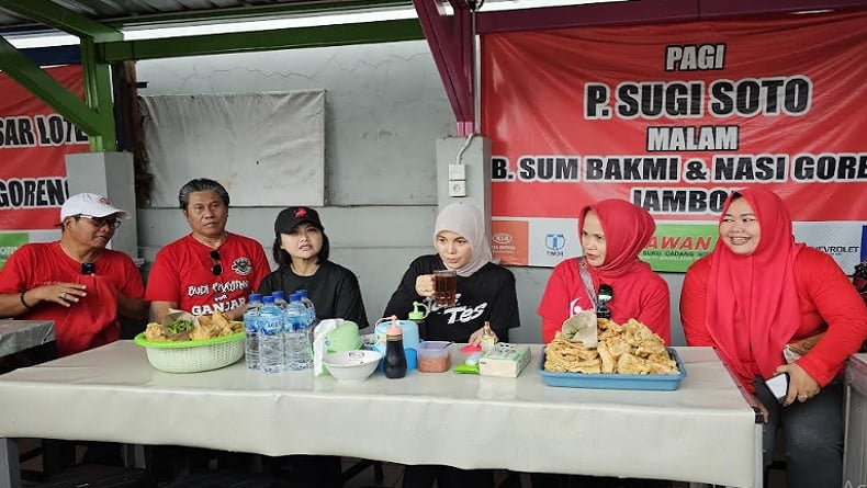 Asyiknya Atikoh Ganjar Jalan Kaki ke Lokasi Sarapan di Magelang