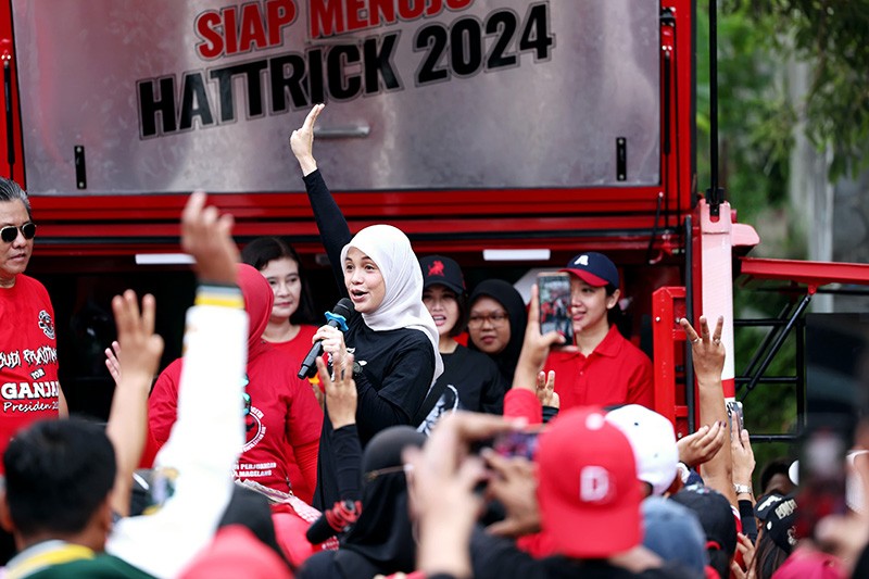 Semangat Ratusan Ibu-Ibu Magelang Senam 'Sicita' dan 'Rambut Putih' bersama Siti Atikoh - Bagian 2