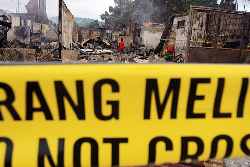 Penampakan 25 Bangunan Dibakar Massa Pembawa Jenazah Lukas Enembe di Jayapura - Bagian 2