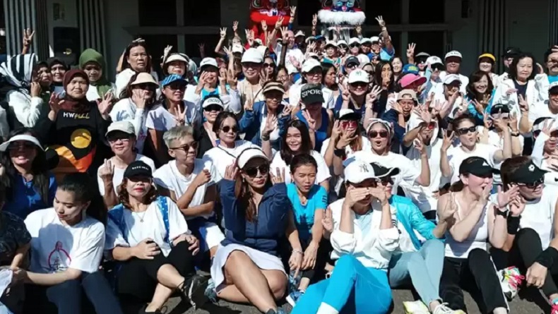 Antusiasnya Warga Bandung Ikut Senam Bareng Caleg Perindo Djoni Toat Muljadi