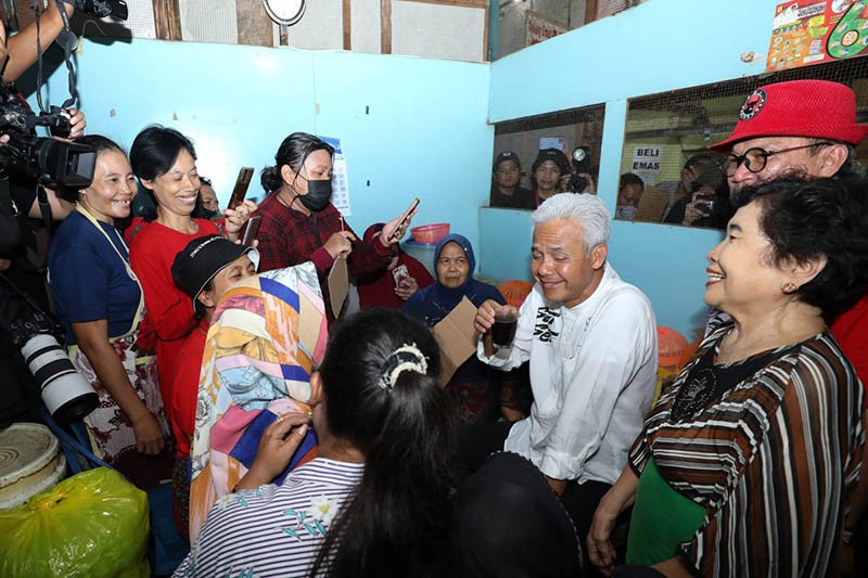 Blusukan ke Pasar Wonogiri, Ganjar Dicurhati Soal Kenaikan Harga Sembako - Bagian 4