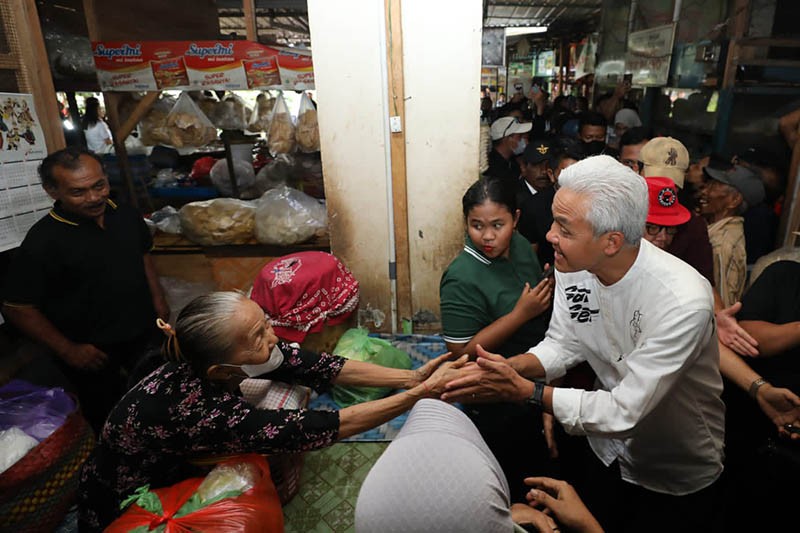 Blusukan ke Pasar Wonogiri, Ganjar Dicurhati Soal Kenaikan Harga Sembako - Bagian 5