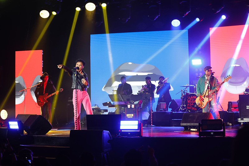 Ganjar Melebur Bareng Slankers dan Nostalgia saat Nonton Konser Ultah ke-40 Slank - Bagian 4