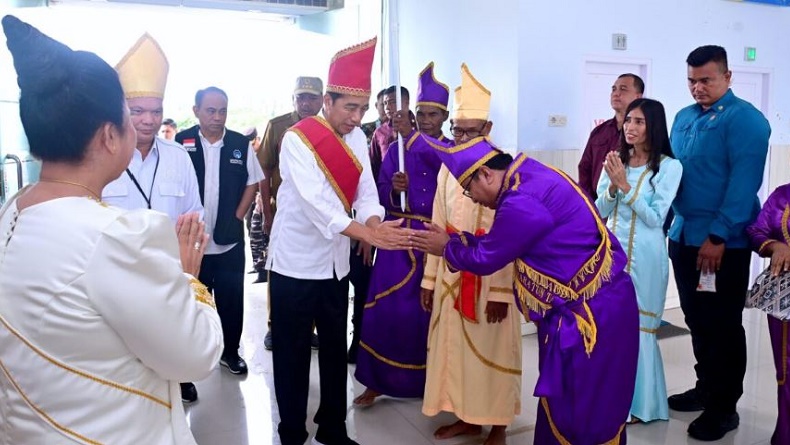 Jokowi Diberi Gelar Adat Talaud Marambe Ambaralla Palunglaa Porodisa, Ini Artinya