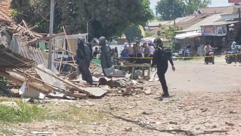 Penampakan Dampak Ledakan Besar seperti Bom di Bangkalan, Puing-Puing Bangunan Berserakan