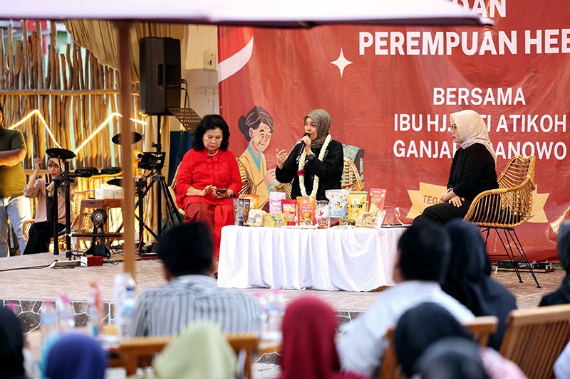 Siti Atikoh Perkenalkan Program KTP Sakti ke Pelaku UMKM di Tegal - Bagian 3