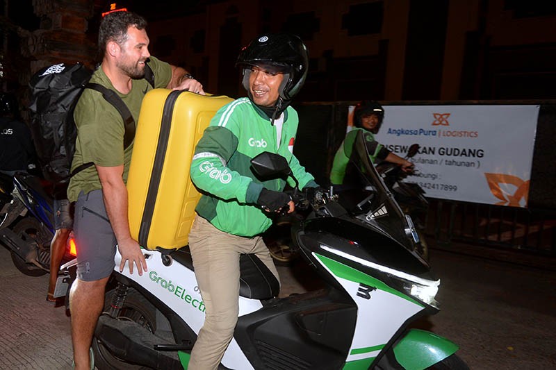 Tol Bali Mandara Macet Parah, Bule-Bule Jalan Kaki Kejar Pesawat ke Bandara Ngurah Rai - Bagian 3