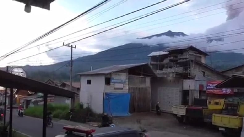 Erupsi Gunung Marapi sempat Keluarkan Dentuman Mirip Meriam, Warga Panik Berhamburan