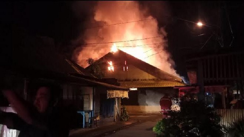 Kebakaran di Malam Tahun Baru, 3 Rumah Bedeng di Jambi Ludes Dilalap Api