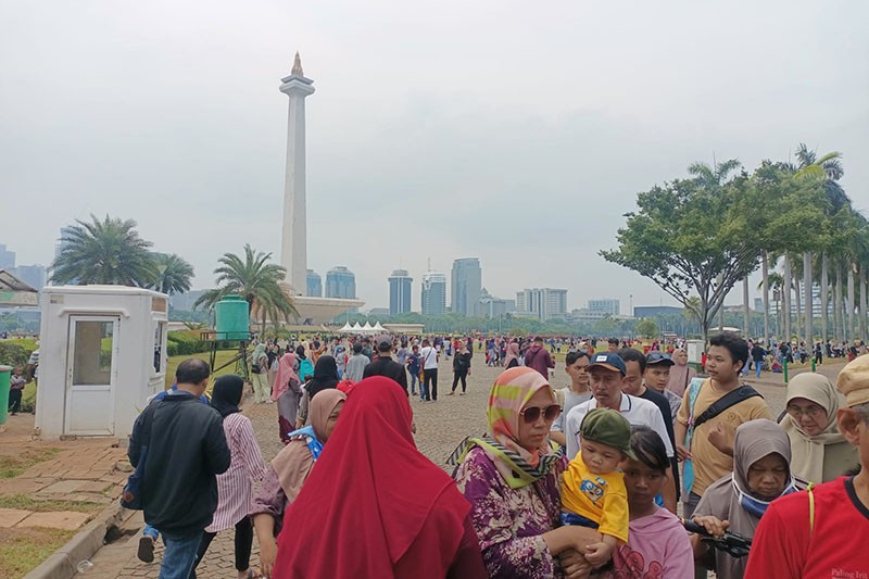 Kawasan Monas Dipadati Pengunjung Liburan Tahun Baru 2024 - Bagian 2